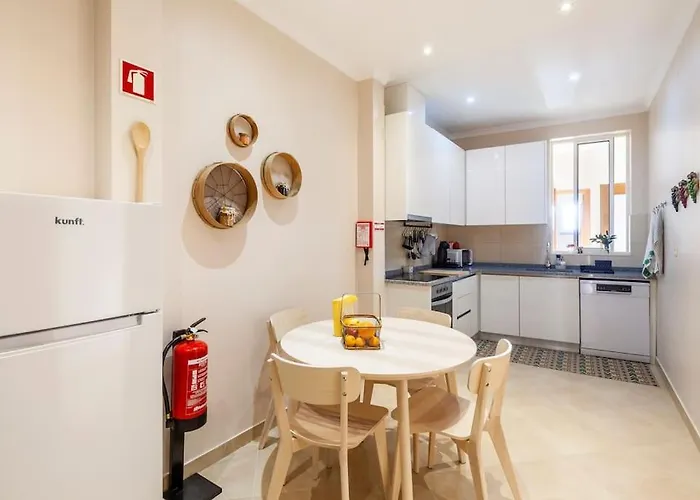 Charming 120m² In Historic Center 아파트 *